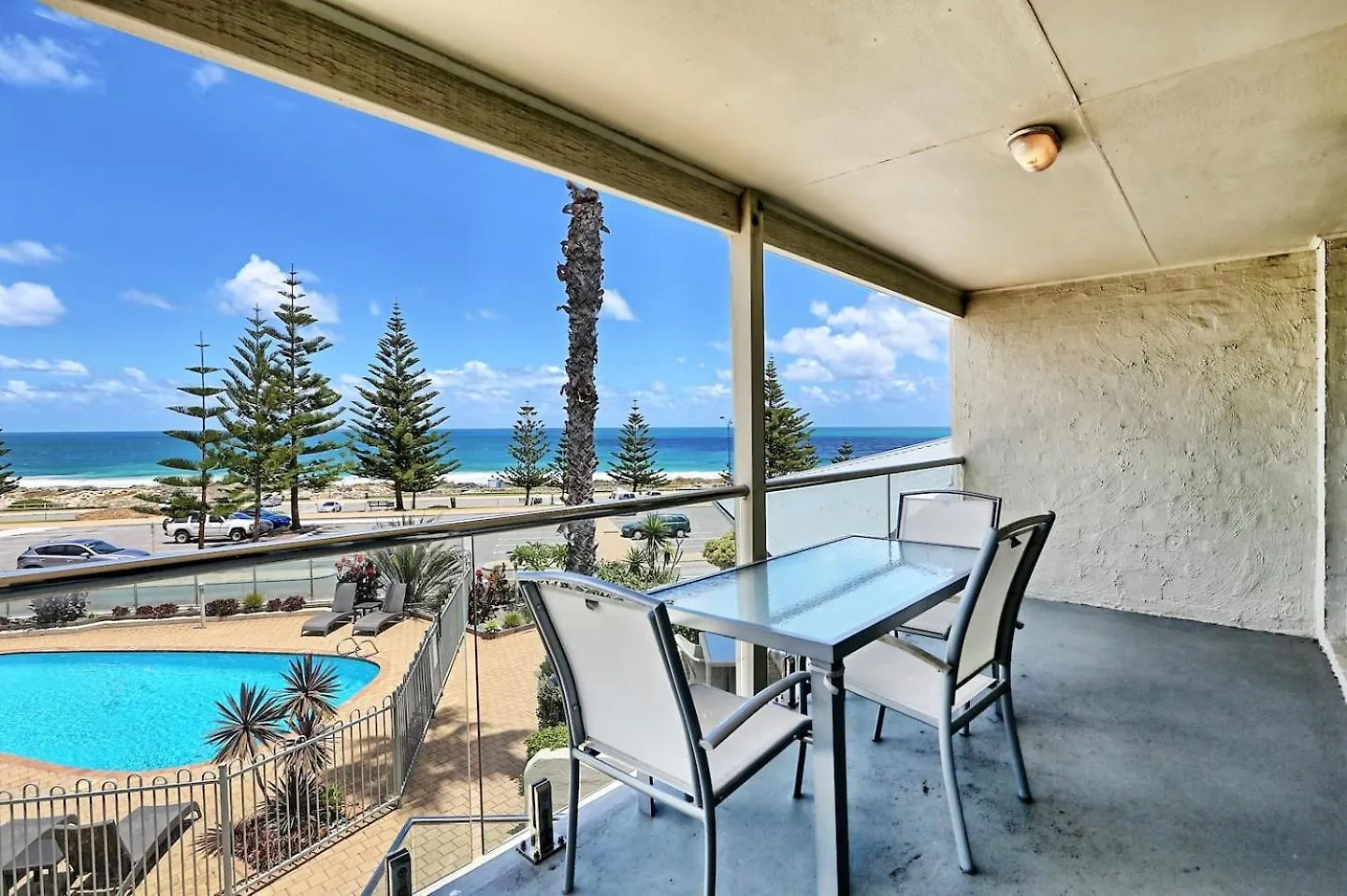 Scarborough Beach Front Resort - Shell Seven Perth